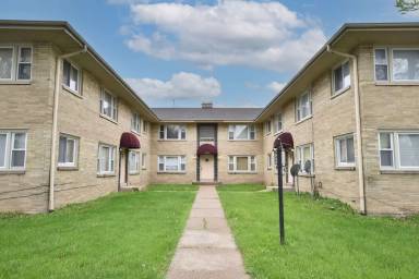 Main picture of 7865 W Appleton Ave