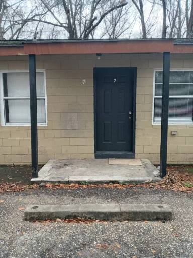 Main picture of 441 S Seale Rd