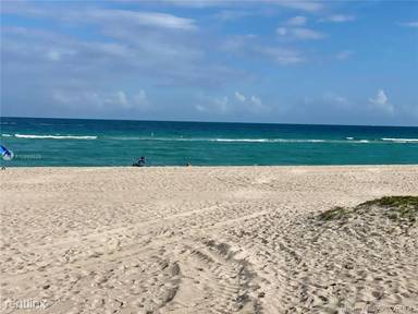 Main picture of 15645 Collins Ave