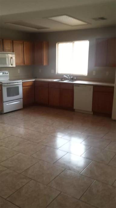 Main picture of 965 S Somerset