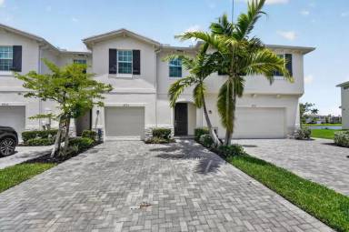 Main picture of 6933 Harbours Edge Ave