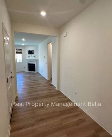Main picture of 28990 Cattleman Cir
