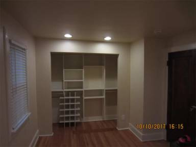 Main picture of 5318 W Locust St