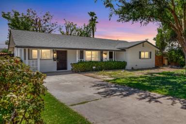 Main picture of 1627 E Solano Dr