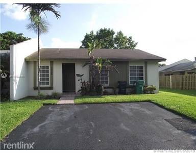 Main picture of 12500 SW 110th S Canal Street Rd