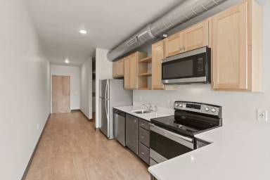 Main picture of 245 Kingston