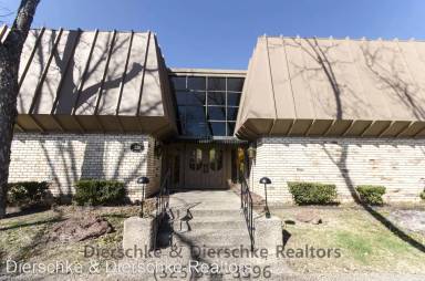 Main picture of 220 W Twohig Ave