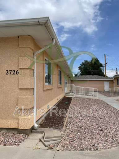 Main picture of 2726 Poplar St