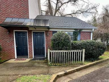 Main picture of 144 N Erwin St