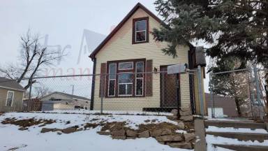 Main picture of 4025 Charles St