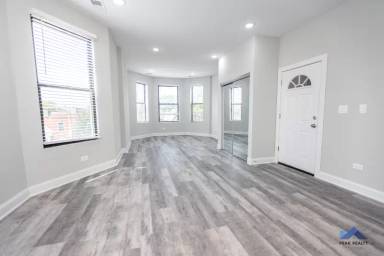 Main picture of 5321 N Ashland Ave