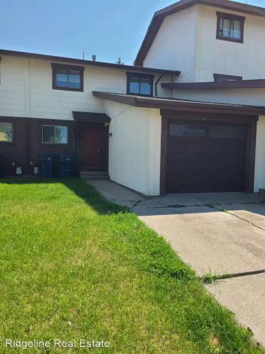 Main picture of 623 Willow Creek Ct