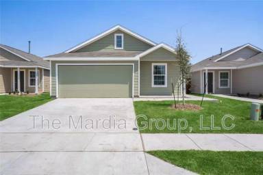 Main picture of 3200 Coyote Way