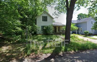 Main picture of 702 E 3rd St