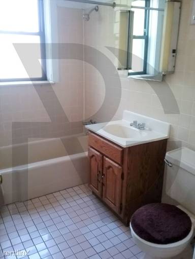 Main picture of 4951 N Oakley Ave