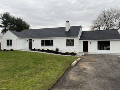 Main picture of 3006 E Lincoln Hwy