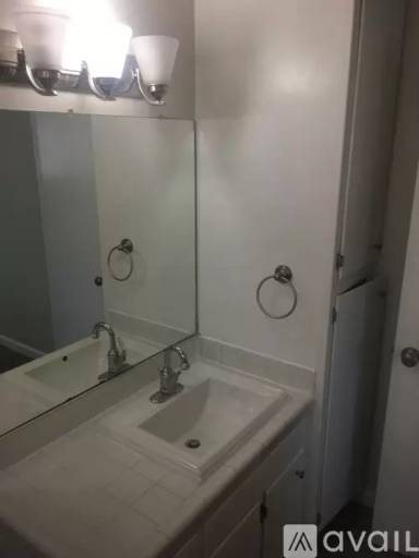 Main picture of 525 Orchard St