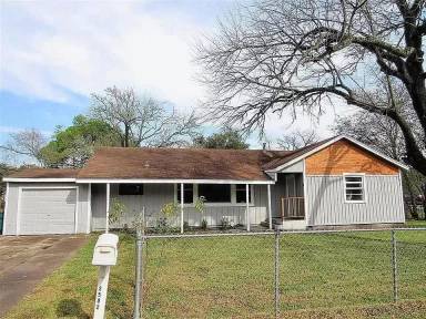 Main picture of 2502 N Houston Dr