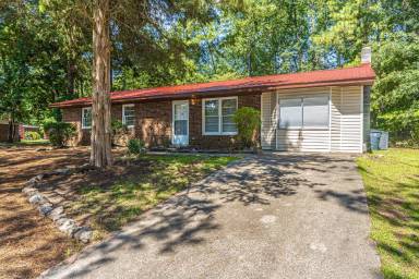 Main picture of 108 Holiday St