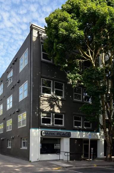 Main picture of 877 E Park St