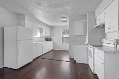 Main picture of 120 E Monterey St