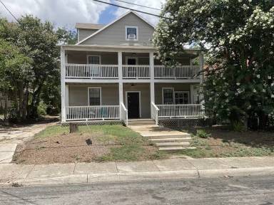 Main picture of 127 Sandmeyer St