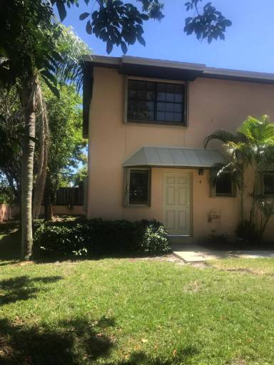 Main picture of 406 N Cypress Dr