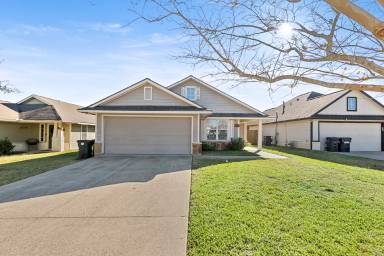Main picture of 1002 Crested Point Dr