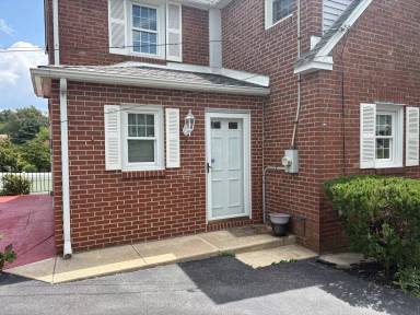 Main picture of 1011 Providence Rd