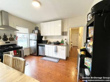 Main picture of 19 Eastman St