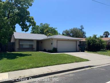 Main picture of 370 Yellowstone Dr