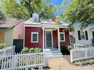 Main picture of 645 E Anderson St