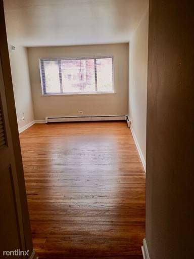Main picture of 5917 N Kenmore Ave