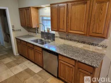 Main picture of 2103 Saunders St