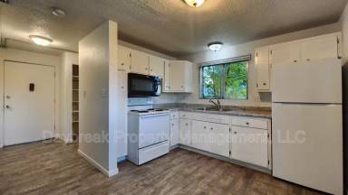 Main picture of 32 10th Ave N