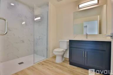 Main picture of 1421 W Adams Blvd