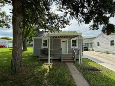Main picture of 1242 E 21st St