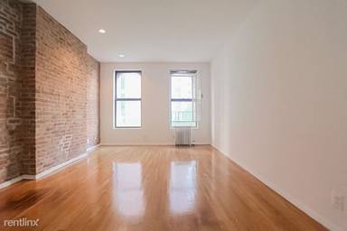 Main picture of 216 E 90th St