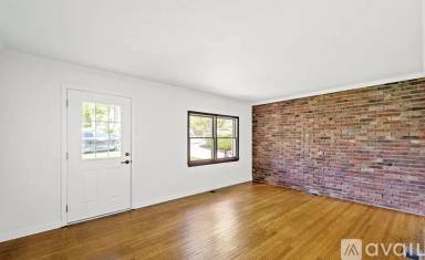 Main picture of 4045 Thomas St