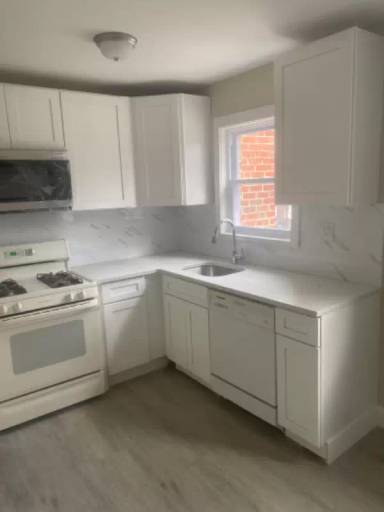 Main picture of 8747 Marsden St