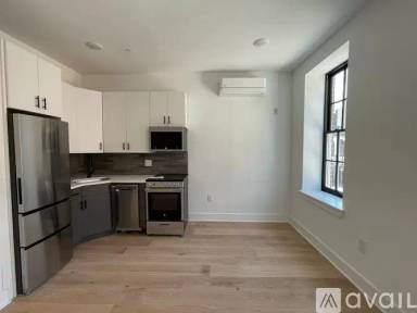 Main picture of 136 Chestnut St