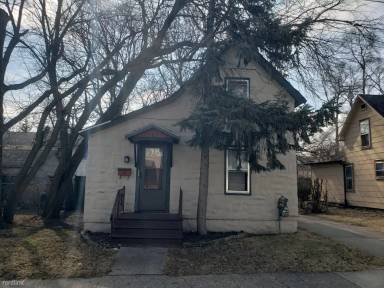 Main picture of 207 Arcade St