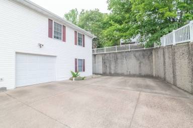 Main picture of 404 Deer Valley Ct