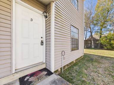 Main picture of 114 Country Ln