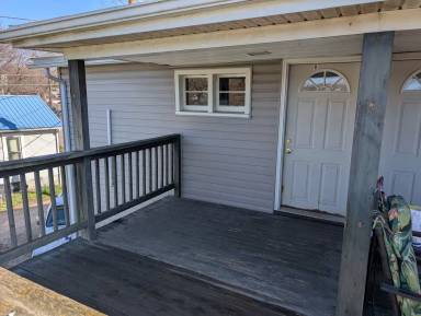 Main picture of 525 W 2nd St
