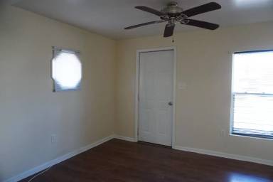 Main picture of 25 S School Ln