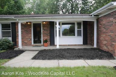 Main picture of 3030 Stoneleigh Dr