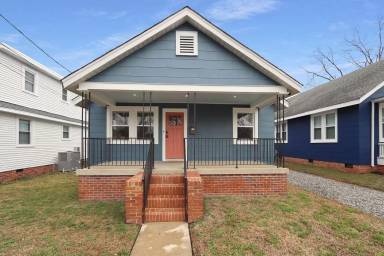 Main picture of 215 E Cummings Ave