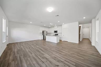Main picture of 10643 W Military Dr