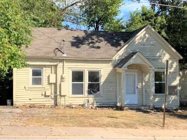 Main picture of 600 W Douglas St